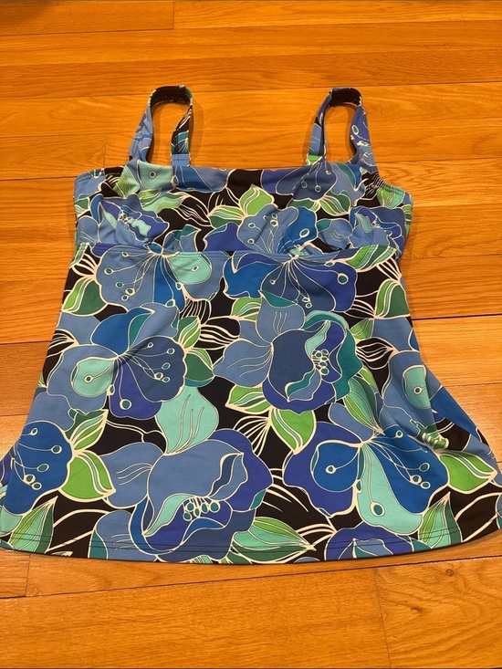 Lands' End Other - Lands’End floral swim tankini top size 10D .